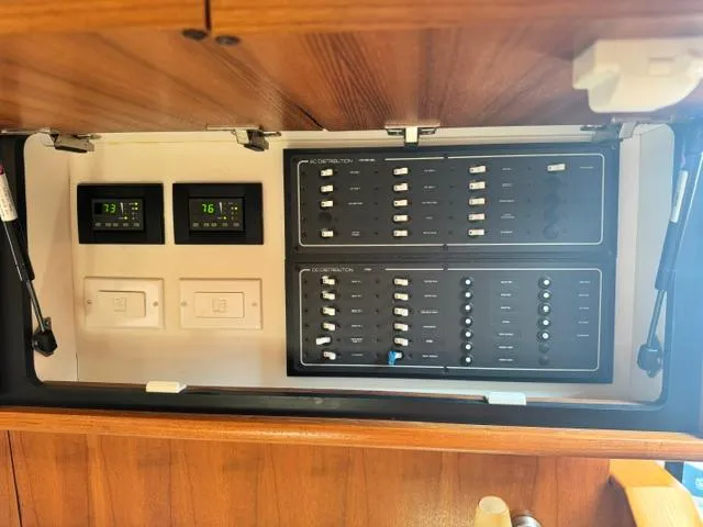 Slide: The Image of Tiara Sovran 4300 2006 - 18