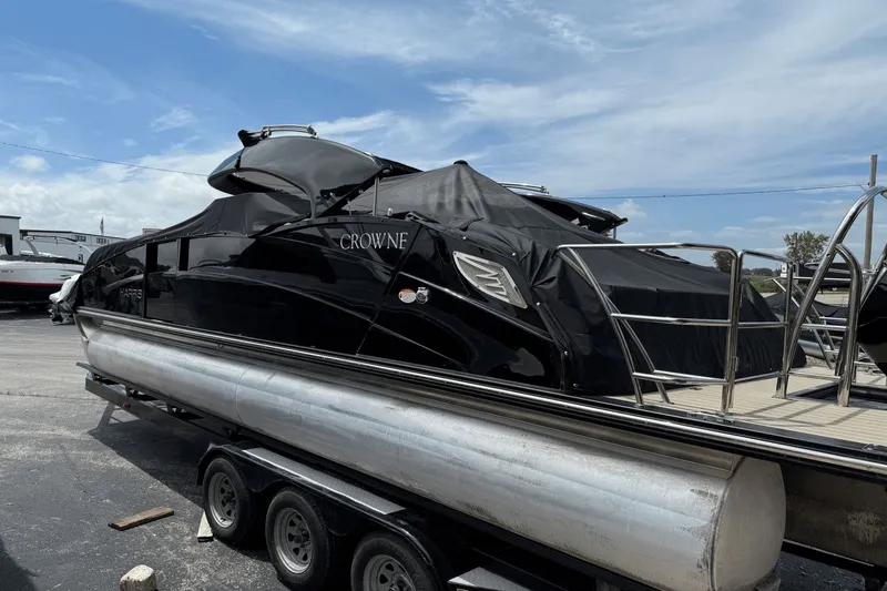 Slide: The Image of Harris crowne 2022 - 24