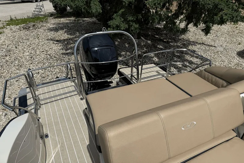 Slide: The Image of Harris Crowne 250 2022 - 10