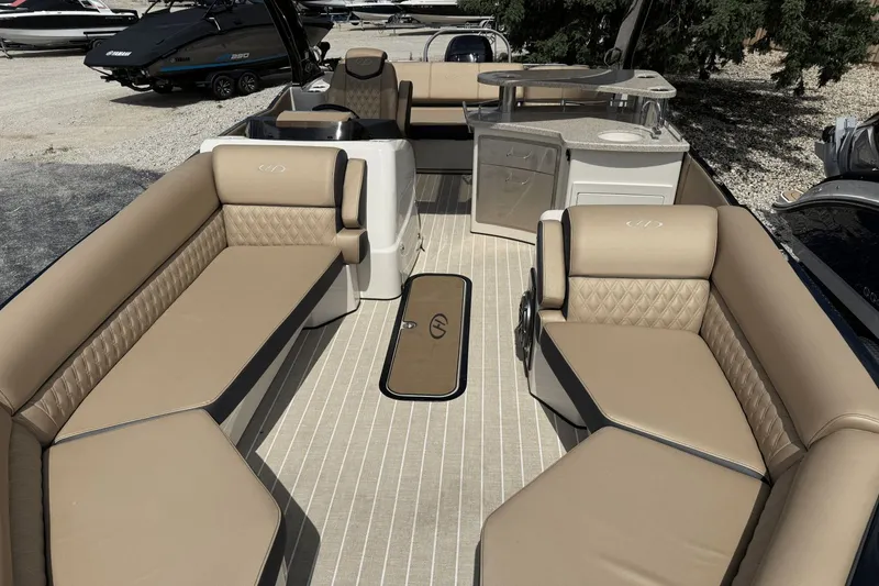 Slide: The Image of Harris Crowne 250 2022 - 11