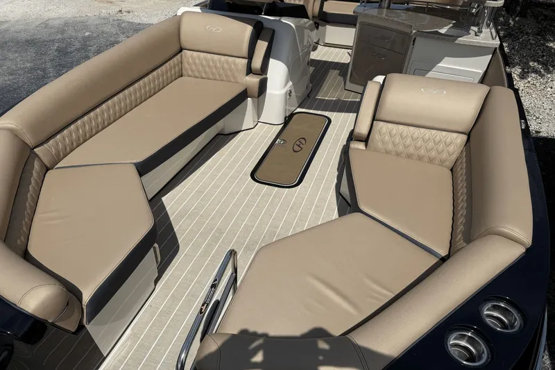 Slide: The Image of Harris Crowne 250 2022 - 14