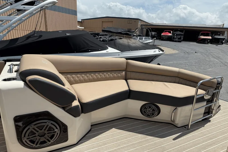 Slide: The Image of Harris Crowne 250 2022 - 16