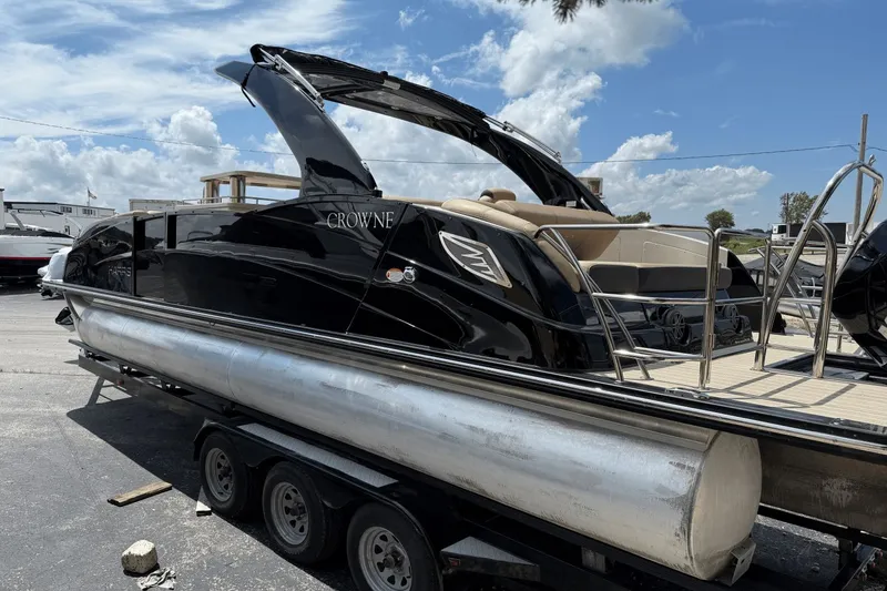 Slide: The Image of Harris Crowne 250 2022 - 2