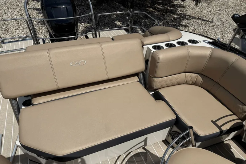 Slide: The Image of Harris Crowne 250 2022 - 20