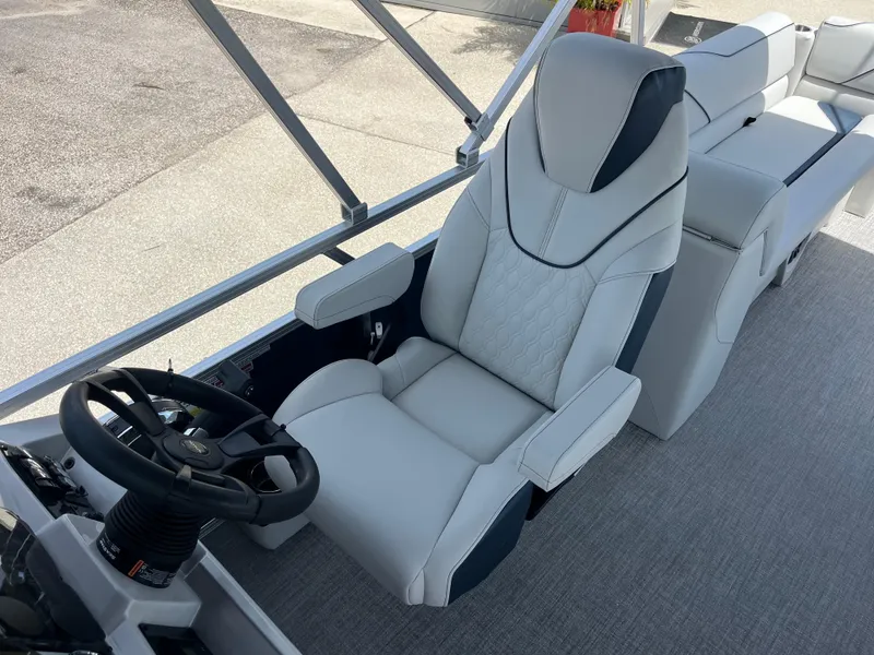 Slide: The Image of Luxurious seating in 2025 Avalon 2385 Venture 85 Quad Lounger, Tri Toon boat. - 15