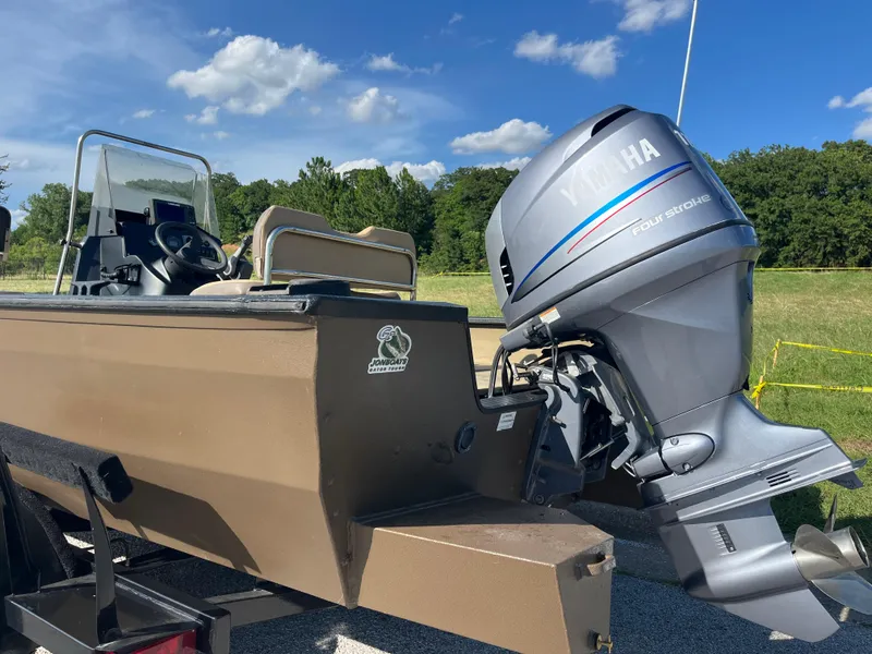 Slide: The Image of Yamaha engine runtime RPM chart on diagnostic tool, showing hours across RPM ranges; ECU hours: 199.4. - 16