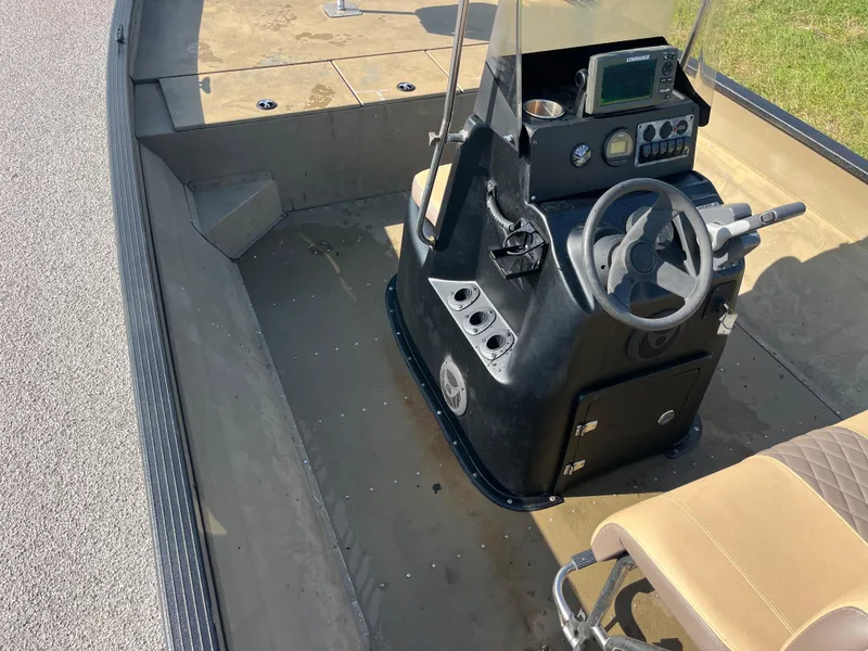 Slide: The Image of NOCO Genius GEN5X2 battery charger installed on a G3 2072cc, 2011 model. - 32