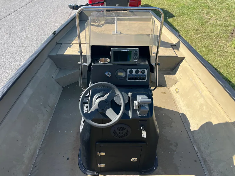 Slide: The Image of Boat with Yamaha outboard motor, G3 2072cc model, 2011, parked on a sunny day. - 9