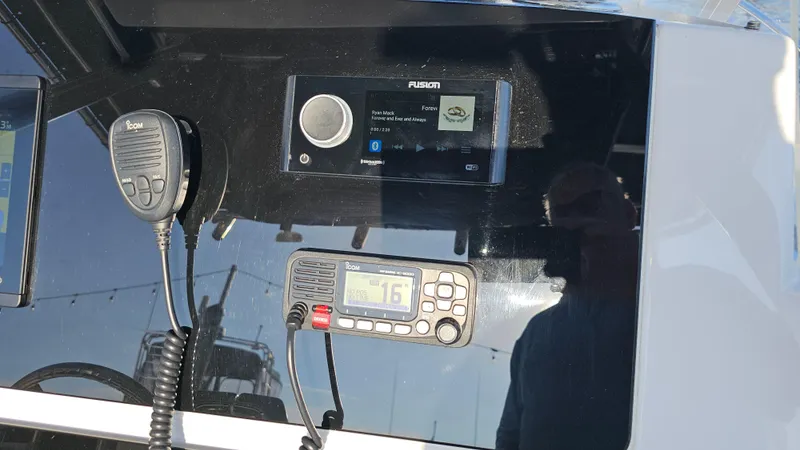 Slide: The Image of Control panel of a 1999 Donzi 35 ZF boat with radio and display. - 15