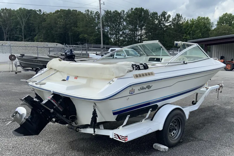 Slide: The Image of Sea Ray 170 Bow Rider 1994 - 11