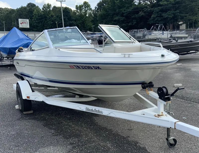 Slide: The Image of Sea Ray 170 Bow Rider 1994 - 8