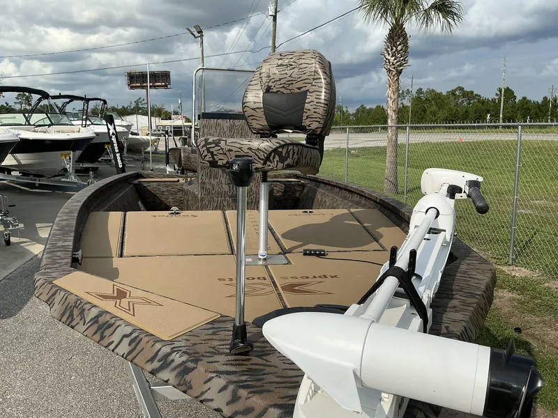 Slide: The Image of Xpress Hyper-Lift Bay Series 210 BAY-175 HP 2026 - 3