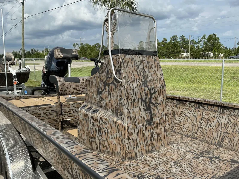 Slide: The Image of Xpress Hyper-Lift Bay Series 210 BAY-175 HP 2026 - 8