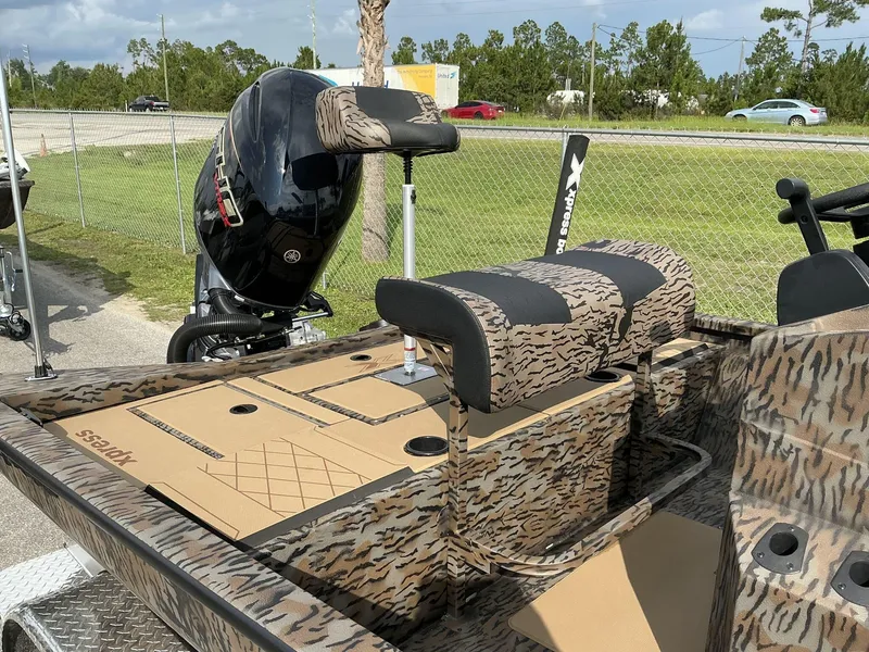 Slide: The Image of Xpress Hyper-Lift Bay Series 210 BAY-175 HP 2026 - 5