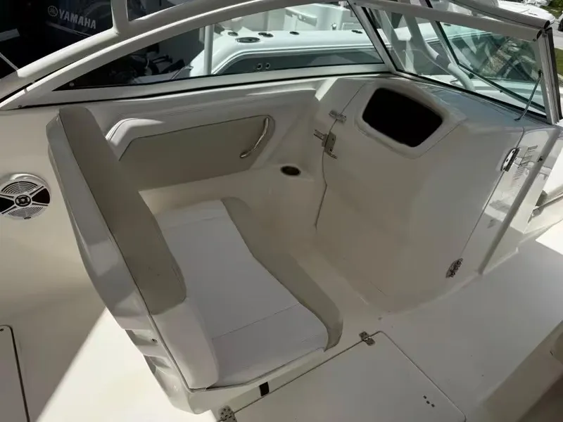 Slide: The Image of Robalo R247 Dual Console 2016 - 10