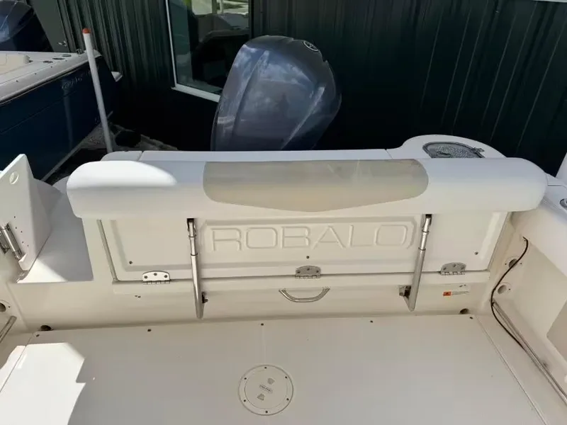 Slide: The Image of Robalo R247 Dual Console 2016 - 12