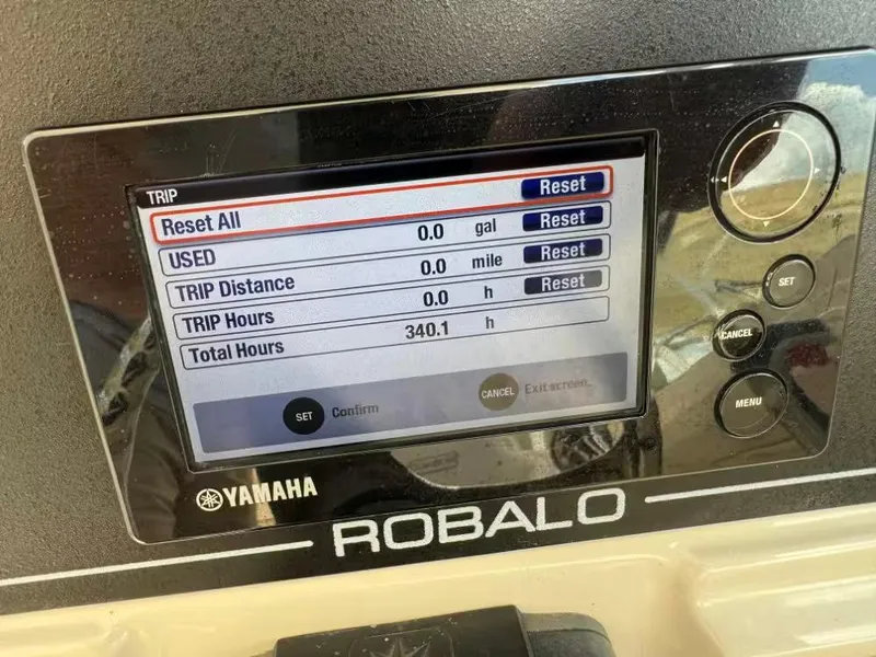 Slide: The Image of Robalo R247 Dual Console 2016 - 20