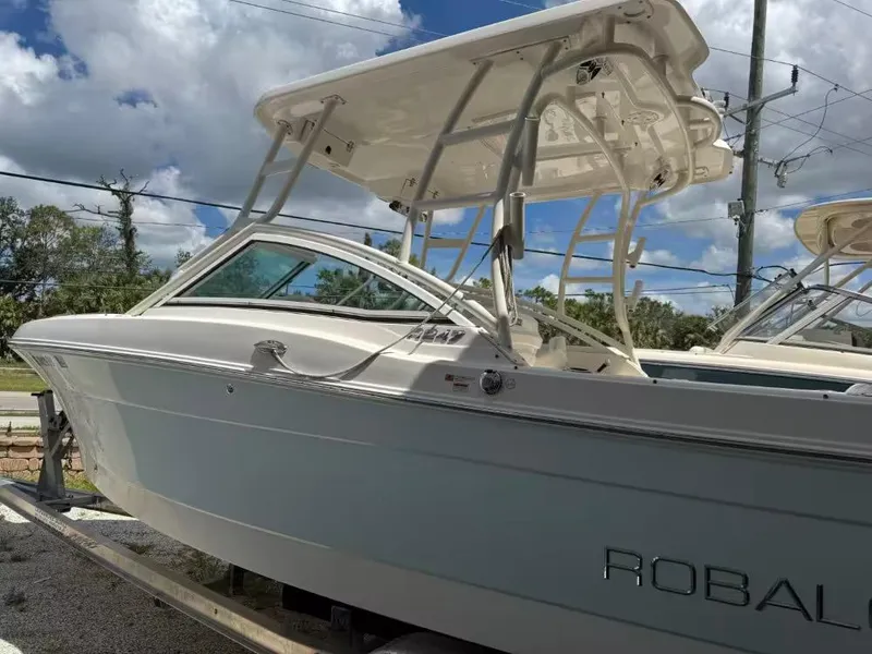 Slide: The Image of Robalo R247 Dual Console 2016 - 3