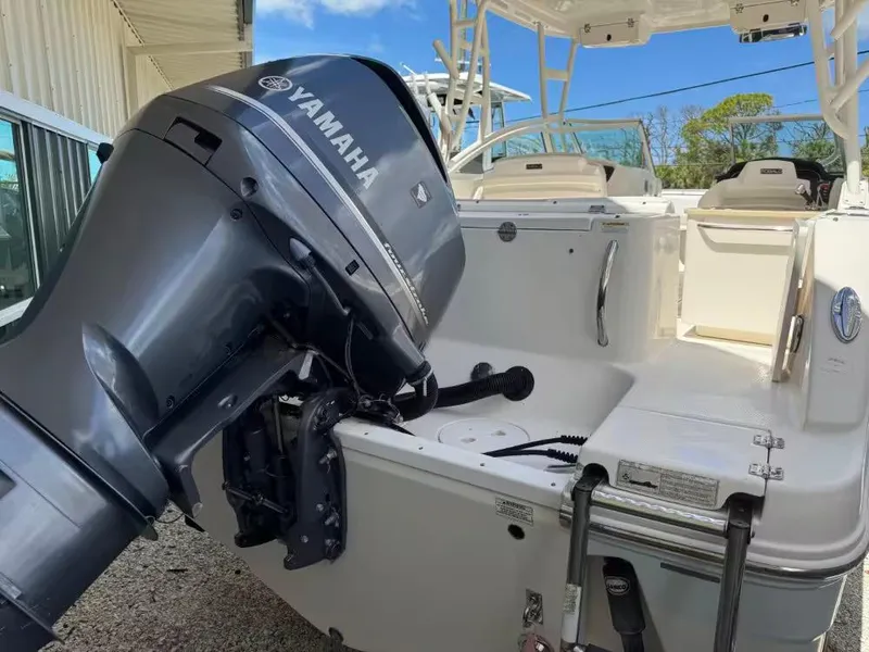 Slide: The Image of Robalo R247 Dual Console 2016 - 6