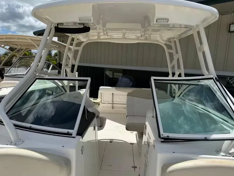 Slide: The Image of Robalo R247 Dual Console 2016 - 8