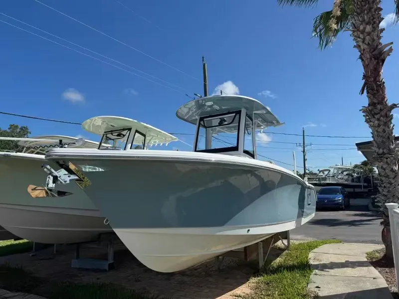 Slide: The Image of Sea Hunt Ultra 255 SE 2025 - 1