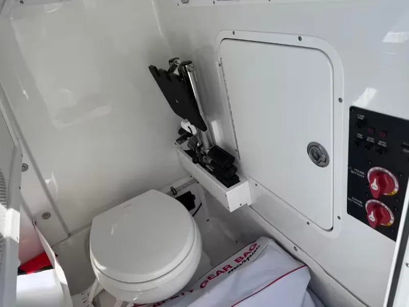 Slide: The Image of Sea Hunt Ultra 255 SE 2025 - 12