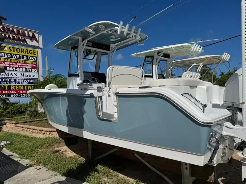 Slide: The Image of Sea Hunt Ultra 255 SE 2025 - 2