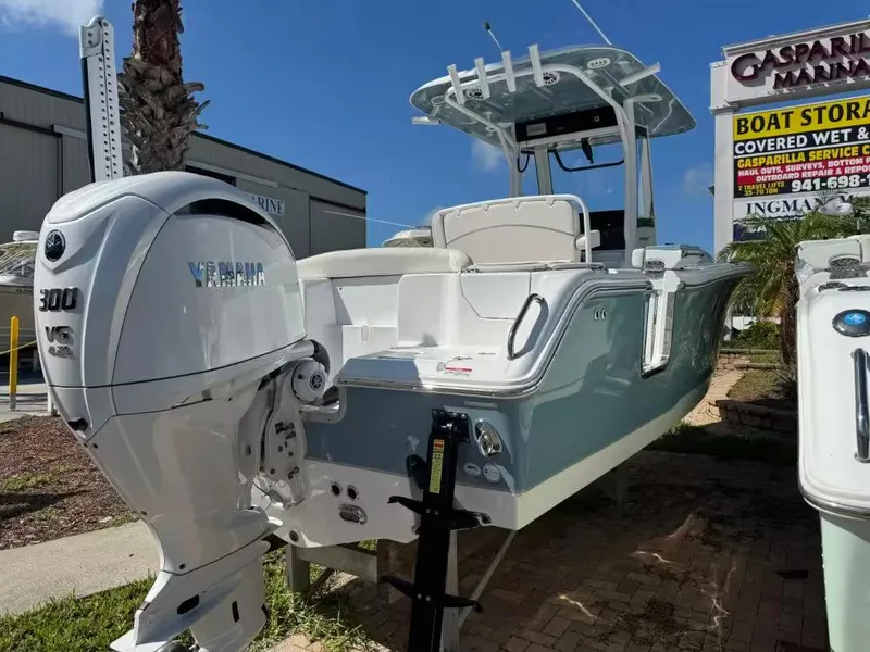 Slide: The Image of Sea Hunt Ultra 255 SE 2025 - 4