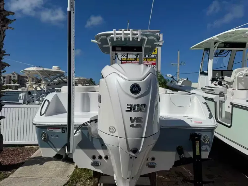 Slide: The Image of Sea Hunt Ultra 255 SE 2025 - 5