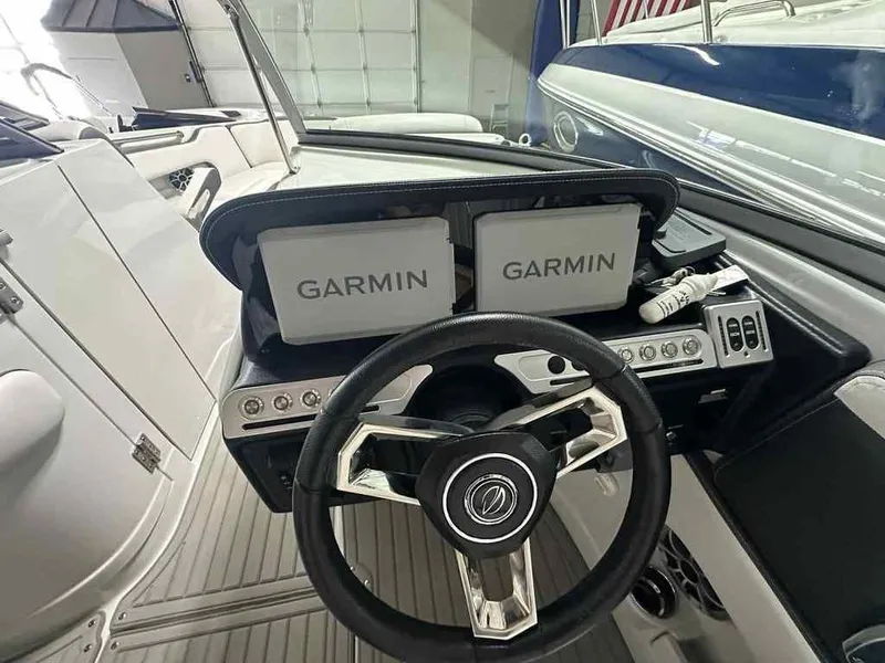 Slide: The Image of Crownline Boats 270 SS 2025 - 10