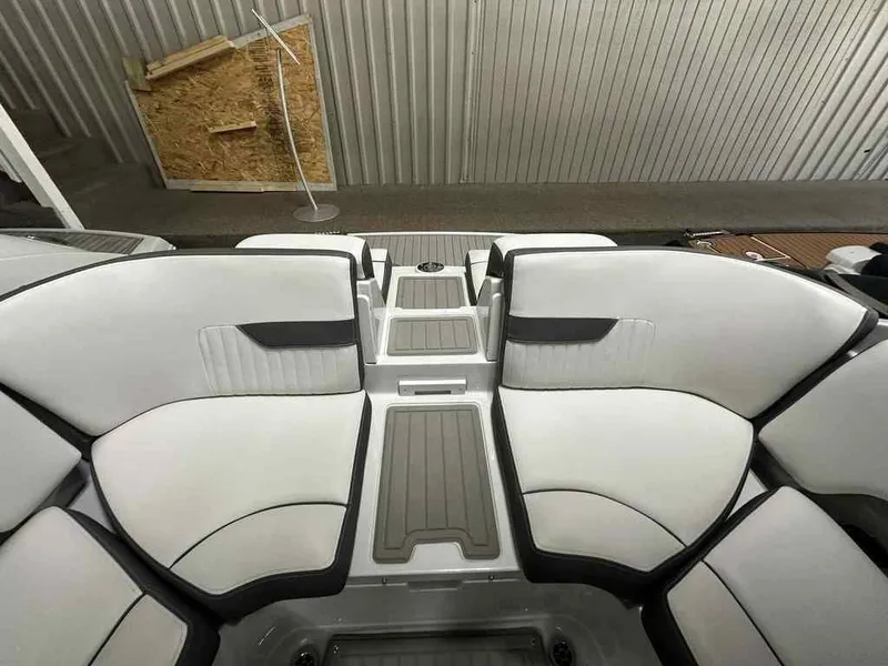 Slide: The Image of Crownline Boats 270 SS 2025 - 16