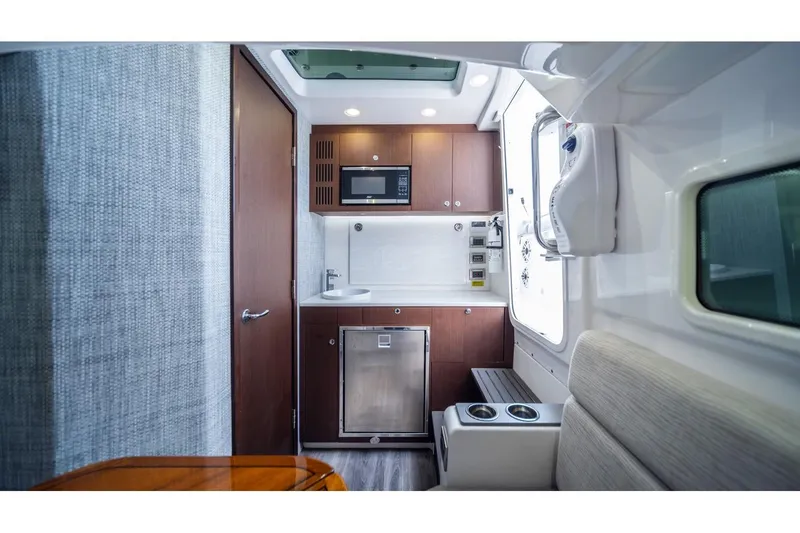 Slide: The Image of Everglades 455 Center Console 2023 - 16