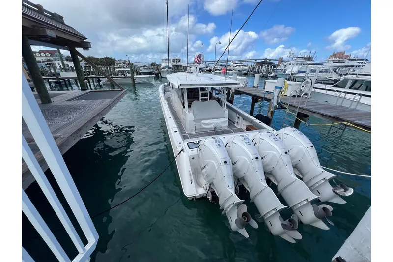 Slide: The Image of Everglades 455 Center Console 2023 - 19