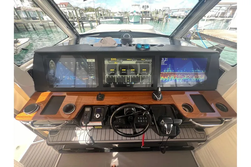 Slide: The Image of Everglades 455 Center Console 2023 - 23