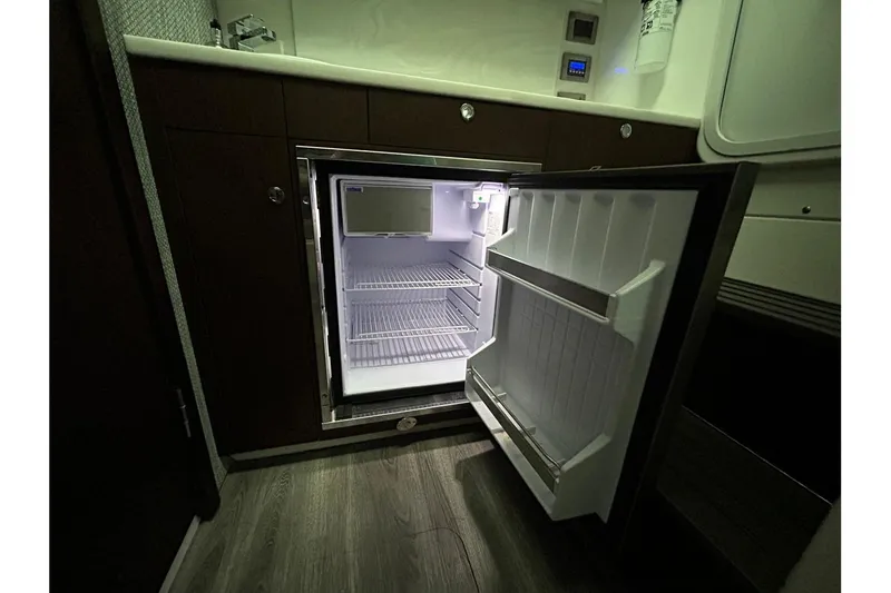 Slide: The Image of Everglades 455 Center Console 2023 - 24