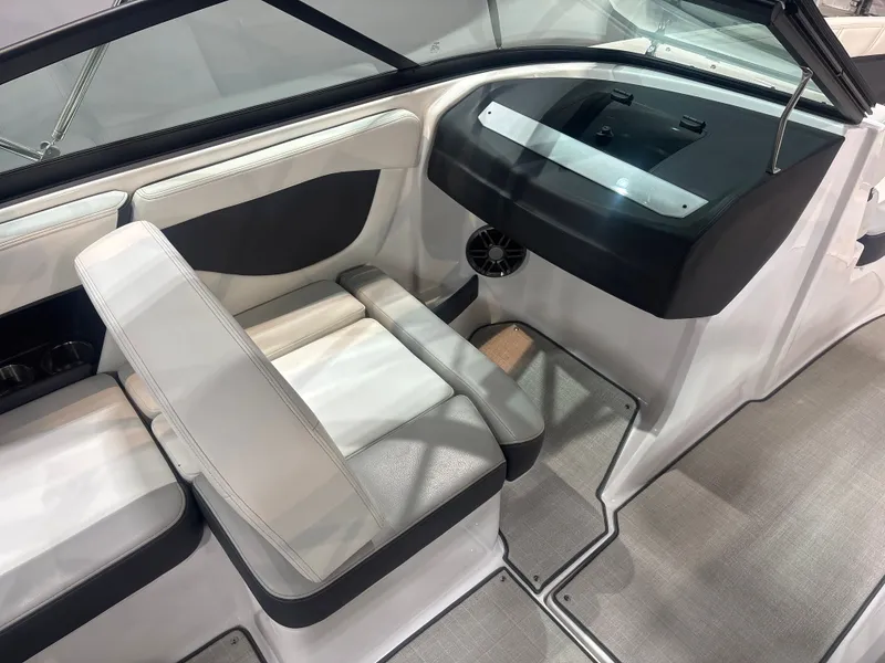 Slide: The Image of Regal 2000 ES 2023 - 9