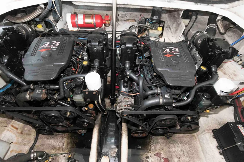 Slide: The Image of Twin MerCruiser 4.3 MPI engines in a 2006 Sea Ray 290 Sundancer boat. - 5