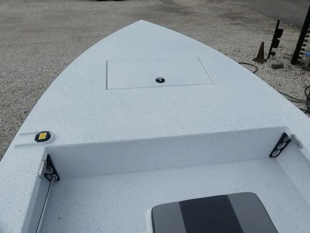 Slide: The Image of Xpress Skiff 185 2025 - 10