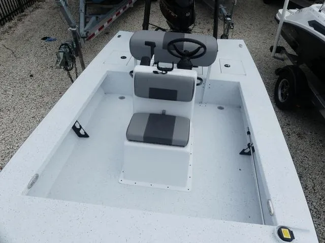 Slide: The Image of Xpress Skiff 185 2025 - 11