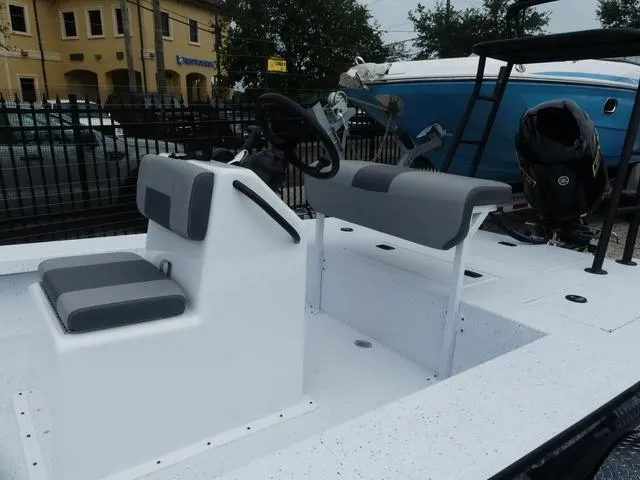 Slide: The Image of Xpress Skiff 185 2025 - 3