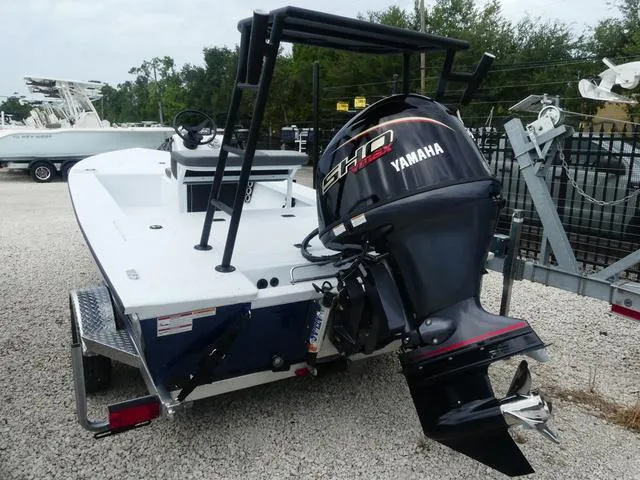 Slide: The Image of Xpress Skiff 185 2025 - 4