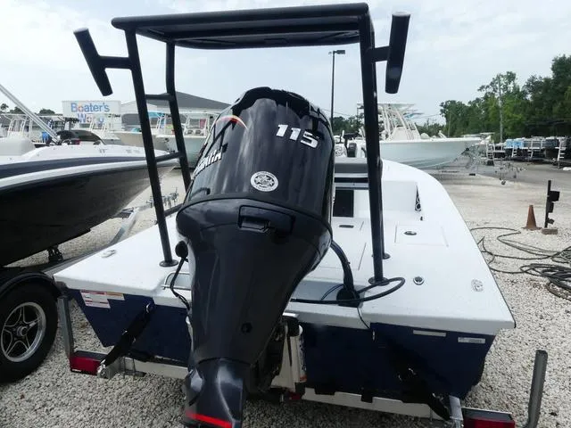 Slide: The Image of Xpress Skiff 185 2025 - 5