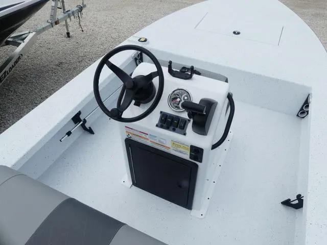 Slide: The Image of Xpress Skiff 185 2025 - 6