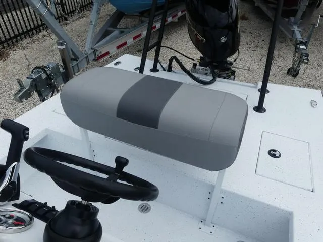 Slide: The Image of Xpress Skiff 185 2025 - 8