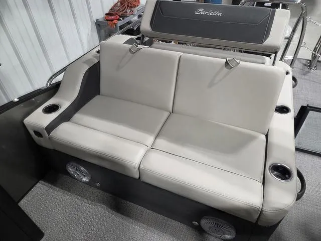 Slide: The Image of Barletta Cabrio 24UE 2026 - 13