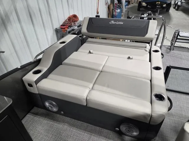 Slide: The Image of Barletta Cabrio 24UE 2026 - 14