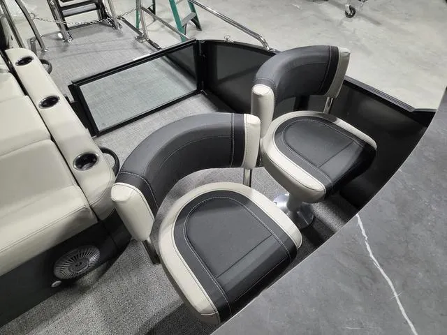 Slide: The Image of Barletta Cabrio 24UE 2026 - 16