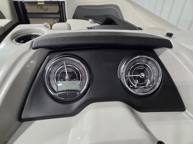 Slide: The Image of Barletta Cabrio 24UE 2026 - 28