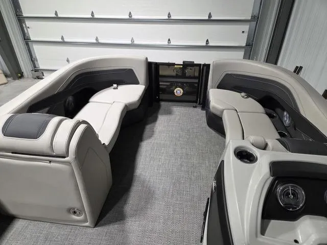 Slide: The Image of Barletta Cabrio 24UE 2026 - 31