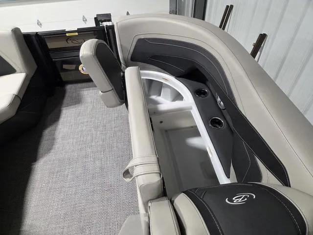 Slide: The Image of Barletta Cabrio 24UE 2026 - 37